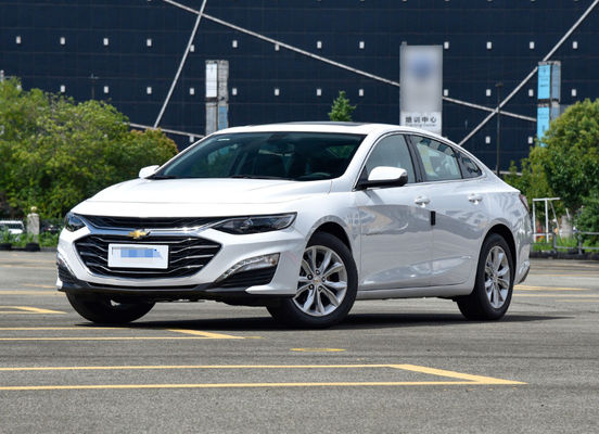 Gasoline Chevrolet Malibu Sedan Mobil 5 kursi dua roda 4 × 2