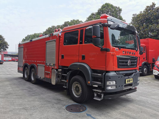 10m SINOTRUK Bus Pemadam Kebakaran Badai Truk Penyelamat Tiga Poros 10×2