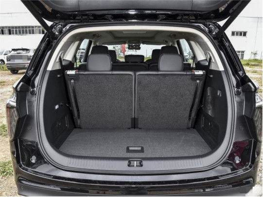 4 kursi / 5 kursi Hongqi H9 Luxury Gasoline 4×2 Limousine 7