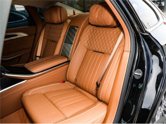 4 kursi / 5 kursi Hongqi H9 Luxury Gasoline 4×2 Limousine 9