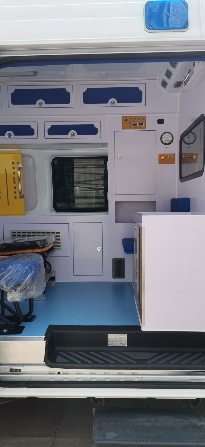 9 kursi Ambulans darurat medis Ford Transit Custom 5