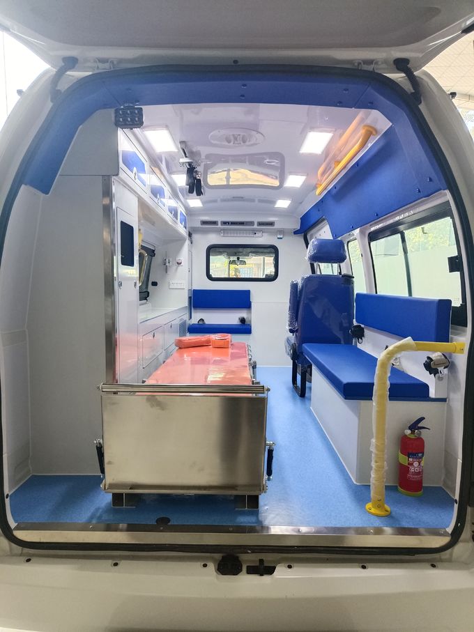Ambulans darurat medis Futian 4×2 8 kursi Pengemudi belakang bensin 6