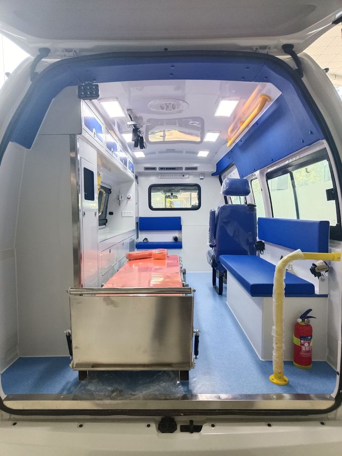 Ambulans darurat medis Futian 4×2 8 kursi Pengemudi belakang bensin 5
