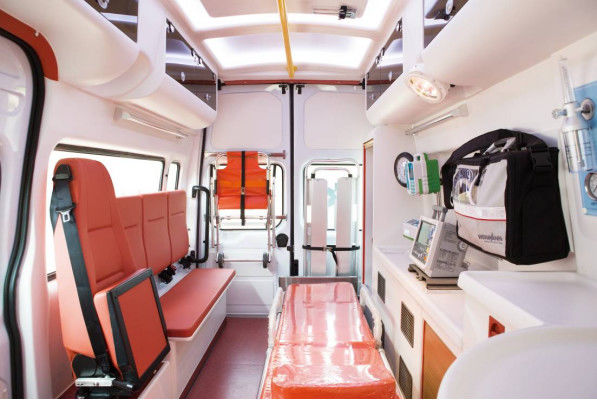 9 kursi Ford Transit Ambulance 6 kursi Medi Cal Ambulance Depan Belakang 4×2 5