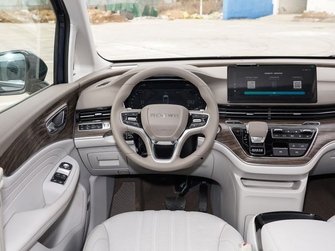 Roewe Minivan Besar MPV Vans Bensin 7 Kursi 4x2 Transmisi otomatis 4