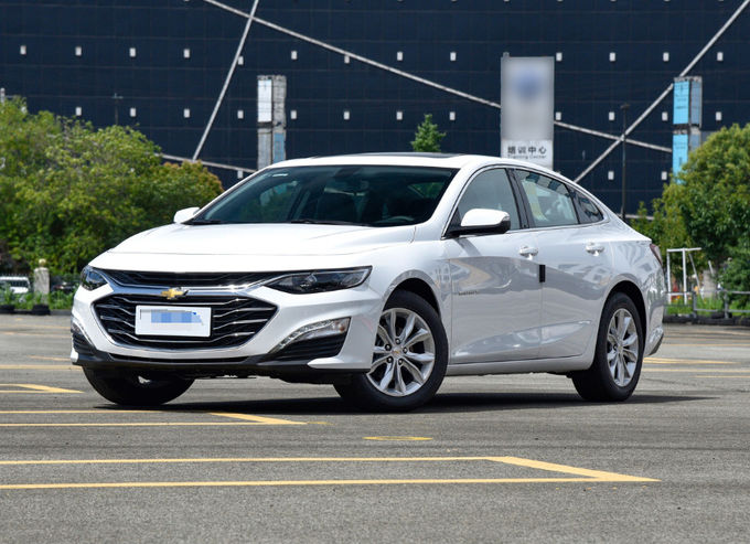 Gasoline Chevrolet Malibu Sedan Mobil 5 kursi dua roda 4 × 2 0