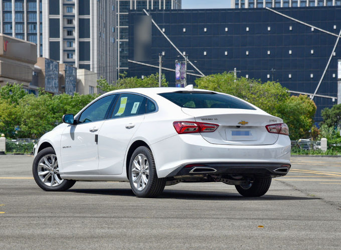 Gasoline Chevrolet Malibu Sedan Mobil 5 kursi dua roda 4 × 2 3