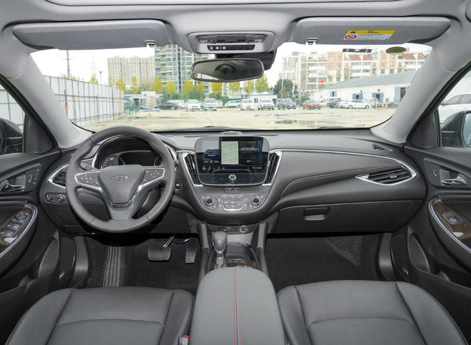 Gasoline Chevrolet Malibu Sedan Mobil 5 kursi dua roda 4 × 2 4