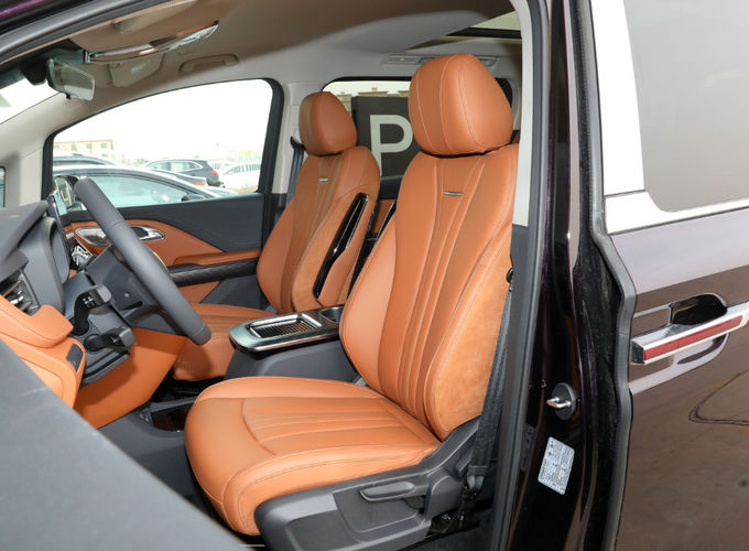 7 Seater Hongqi HQ9 Kendaraan Mobil Bisnis Resepsi 8 Kecepatan 12