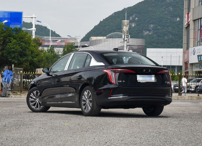 Hongqi Electric EV Car 140Kw 5 Seat Electric Car Front Wheel Drive Hitam 4