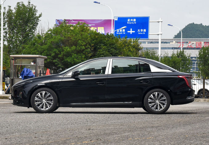 Hongqi Electric EV Car 140Kw 5 Seat Electric Car Front Wheel Drive Hitam 5