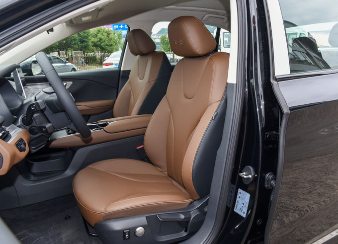 Hongqi Electric EV Car 140Kw 5 Seat Electric Car Front Wheel Drive Hitam 9