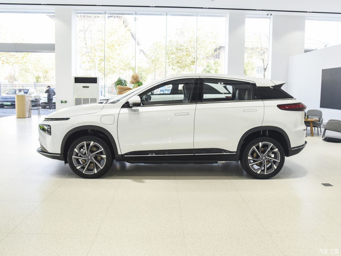 Xpeng G3 Suv Electric EV Car 5 Seater Two Wheel Drive 4×2 Putih Oranye 4