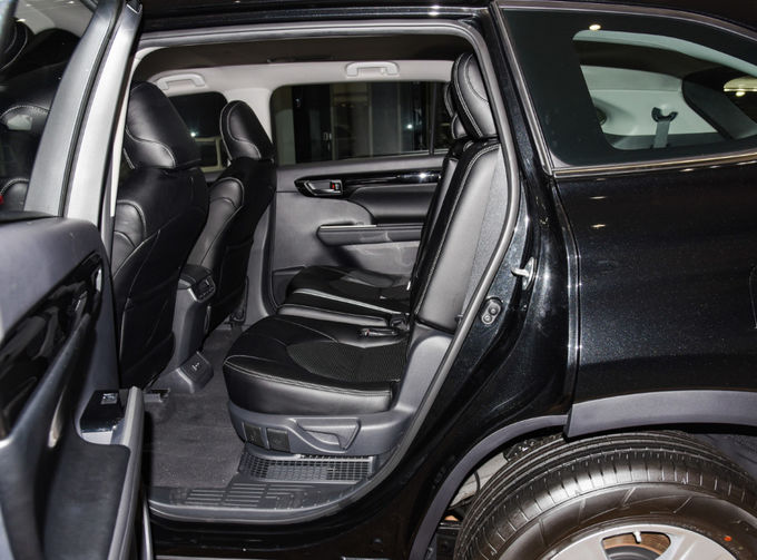 Toyota Highlander SUV Mobil Bermotor Bensin 7 Tempat Highlander Suv 8