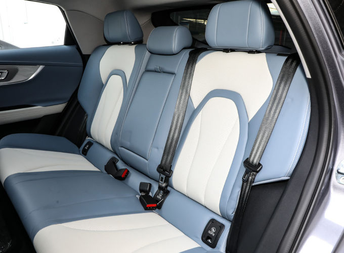 Gasoline Cherio Menda Urban Off Road Kendaraan SUV Penggerak roda depan 4x2 8