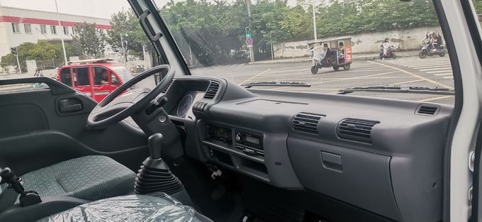 Isuzu dua baris truk kargo 5 kursi 2WD penggerak belakang 4 × 2 transmisi manual diesel 5